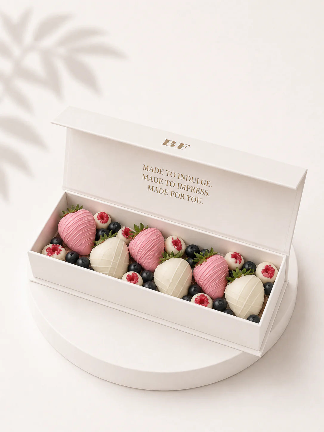 6 pcs - Chocolate Dipped Strawberries